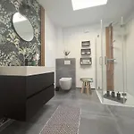 Grosse & Sauna & 4 Badezimmer Netflix Apartment