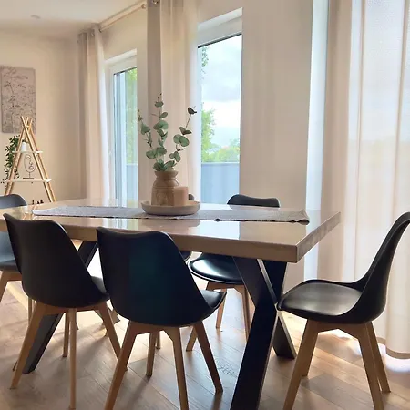 Grosse & Sauna & 4 Badezimmer Netflix Apartmán *