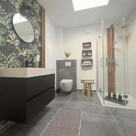 Grosse & Sauna & 4 Badezimmer Netflix Lägenhet