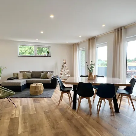 Grosse & Sauna & 4 Badezimmer Netflix Apartmán Petershagen